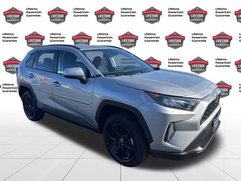 Used 2022 Toyota RAV4 LE image 3