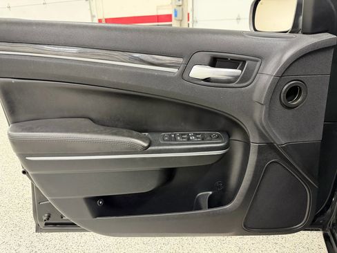 Used 2018 Chrysler 300 Touring image 13