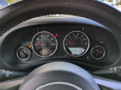 Used 2015 Jeep Wrangler Unlimited Sahara w/ Connectivity Group AWD/4WD image 24