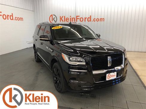Used 2024 Lincoln Navigator Reserve image 1