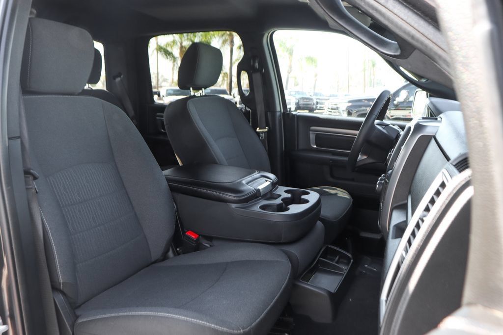 Used 2024 RAM 1500 Warlock AWD/4WD image 37