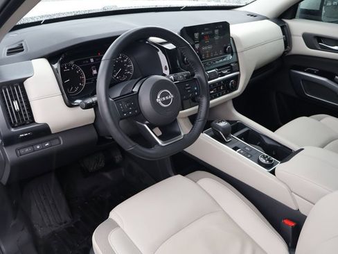 Used 2024 Nissan Pathfinder SL image 12