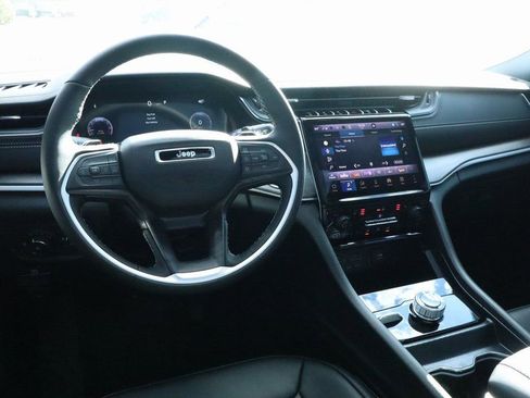 New 2025 Jeep Grand Cherokee L Limited AWD/4WD image 2