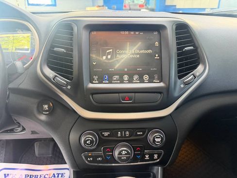 Used 2016 Jeep Cherokee Latitude FWD image 14