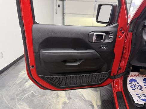 Used 2022 Jeep Wrangler Unlimited Sahara AWD/4WD image 10
