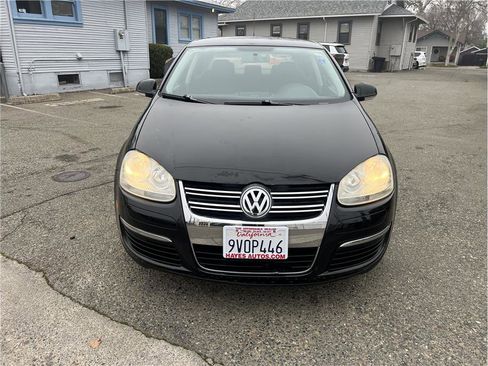 Used 2009 Volkswagen Jetta S image 2