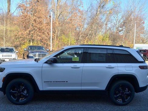 New 2025 Jeep Grand Cherokee Limited w/ Luxury Tech Group II image 5