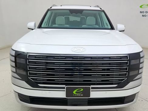 Used 2026 Hyundai Palisade Calligraphy FWD image 2