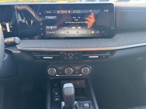 Used 2025 Nissan Kicks SV image 18