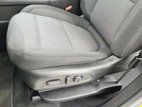 Used 2023 Chevrolet Traverse LT image 23