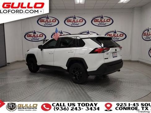 Used 2021 Toyota RAV4 LE image 6