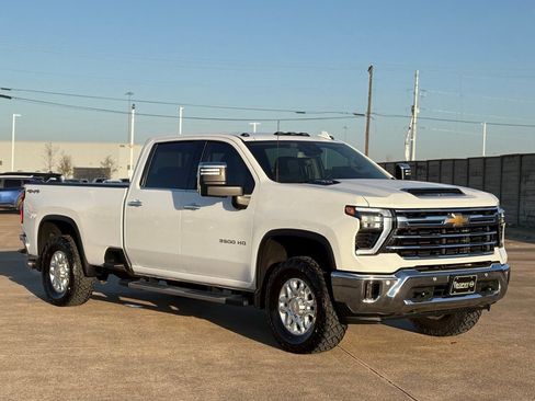 Used 2024 Chevrolet Silverado 3500 LTZ w/ LTZ Plus Package image 4