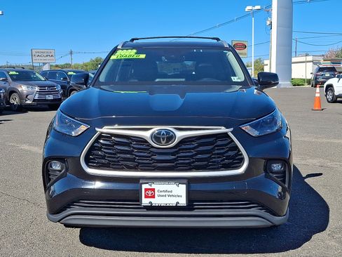 Certified 2022 Toyota Highlander XLE image 2
