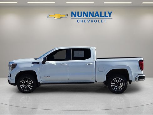 Certified 2022 GMC Sierra 1500 AT4 w/ AT4 Premium Package AWD/4WD image 2