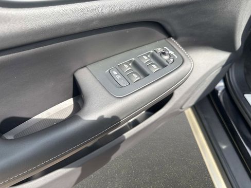 Used 2025 Volvo V60 B5 Cross Country Ultra w/ Climate Package image 18