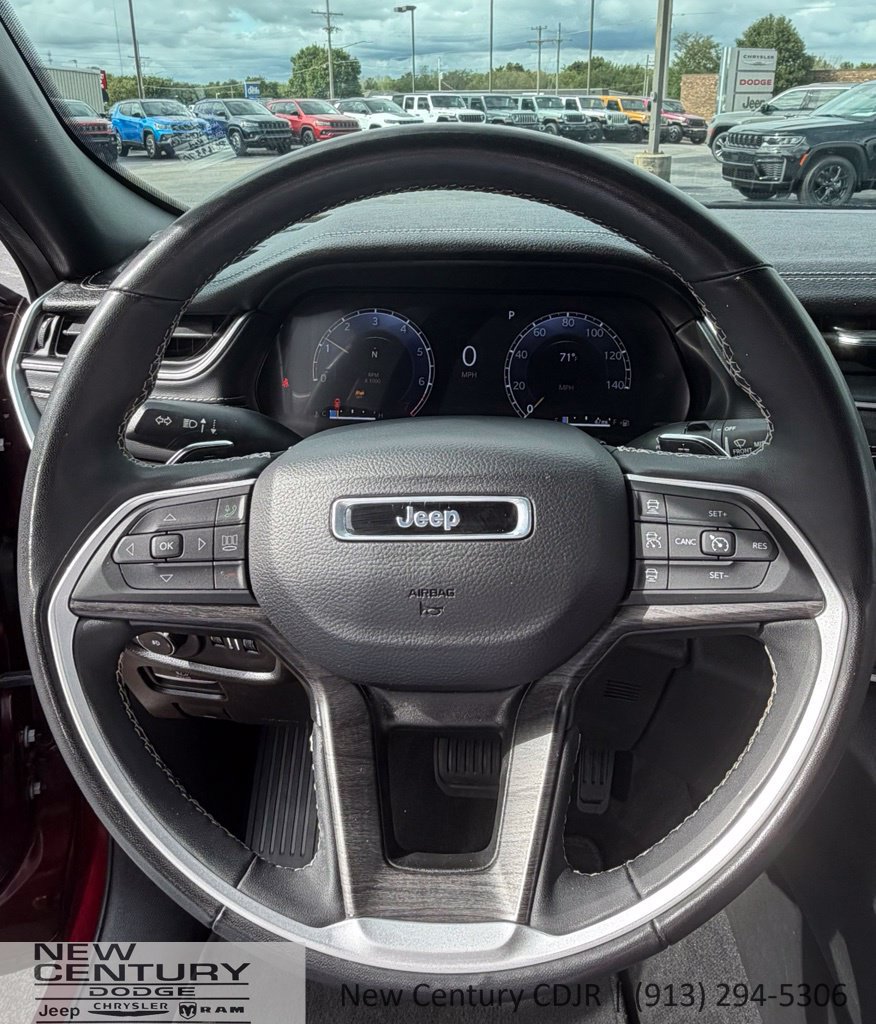 Used 2024 Jeep Grand Cherokee Limited AWD/4WD image 16