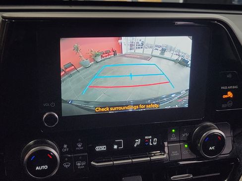 Certified 2025 Toyota Highlander LE image 29