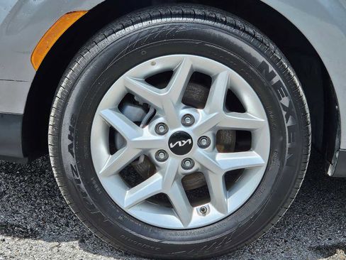 Used 2025 Kia Soul LX FWD image 12