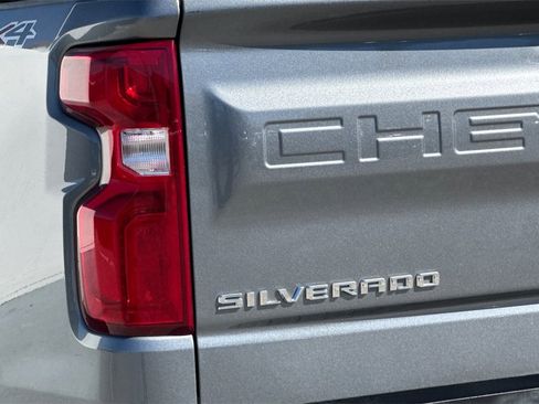 Used 2021 Chevrolet Silverado 1500 RST image 26