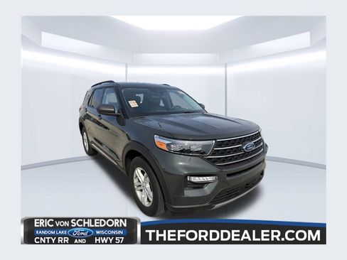 Used 2024 Ford Explorer XLT w/ Equipment Group 202A AWD/4WD image 1