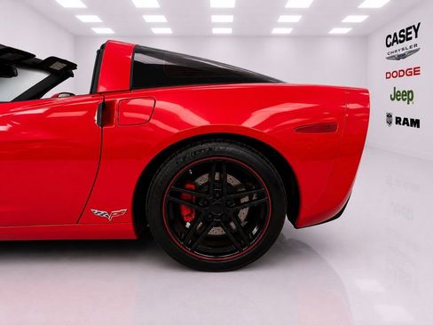 Used 2006 Chevrolet Corvette Coupe w/ Preferred Equipment Group RWD image 11