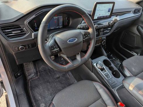 Certified 2023 Ford Escape ST-Line AWD/4WD image 2
