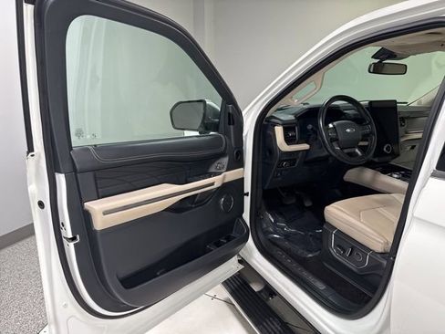 Used 2023 Ford Expedition Max Platinum image 11