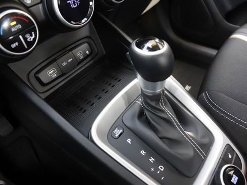 Certified 2026 Hyundai Venue SEL FWD image 28