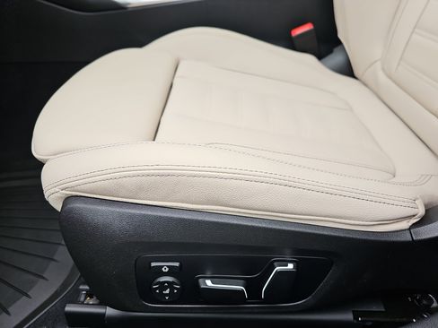 New 2026 BMW 330i Sedan w/ Premium Package RWD image 30