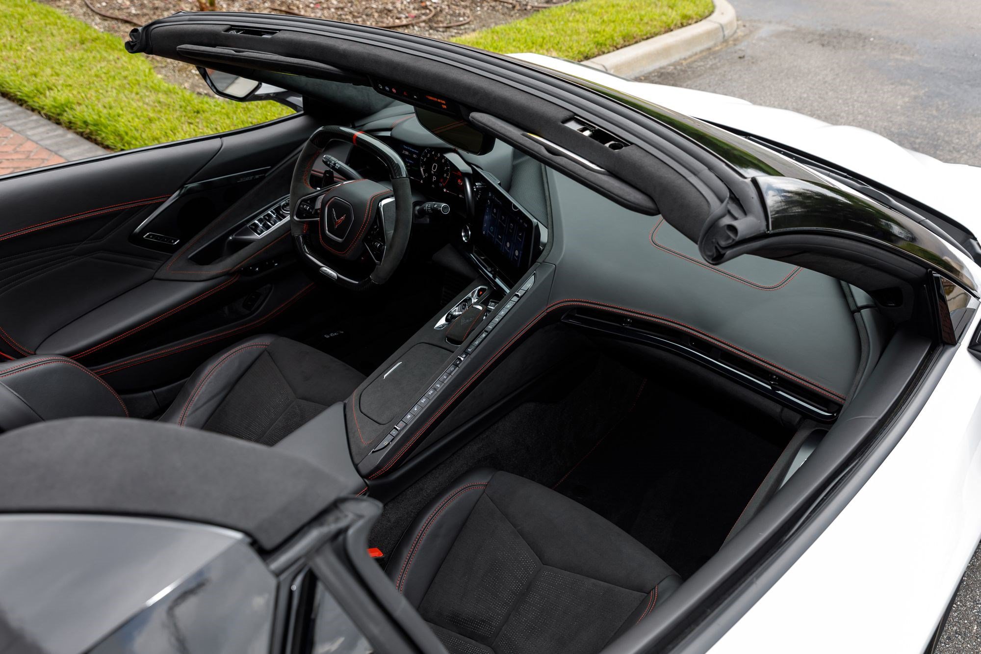 Used 2024 Chevrolet Corvette Z06 w/ Stealth Interior Trim Package RWD image 17