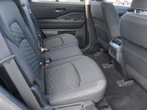 Used 2022 Nissan Pathfinder SV image 30