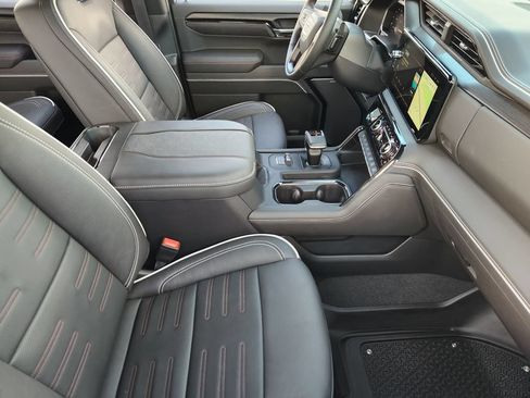Used 2026 GMC Sierra 1500 AT4X w/ LPO, Black Badging Package AWD/4WD image 15