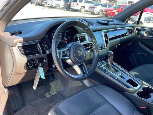 Used 2017 Porsche Macan Base image 14