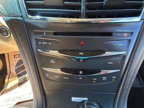 Used 2019 Lincoln MKT AWD image 13