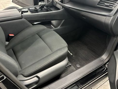 Used 2024 Nissan Rogue S FWD image 32