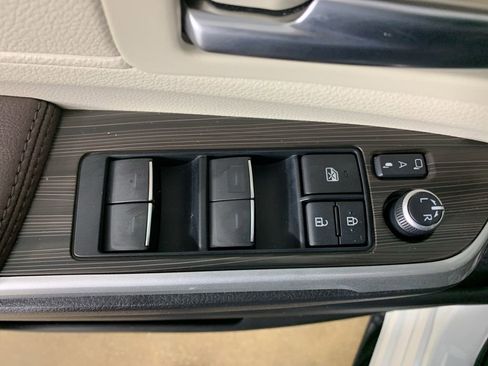 Used 2024 Toyota Sienna Platinum image 19
