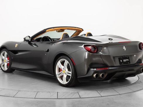 Used 2019 Ferrari Portofino RWD image 6