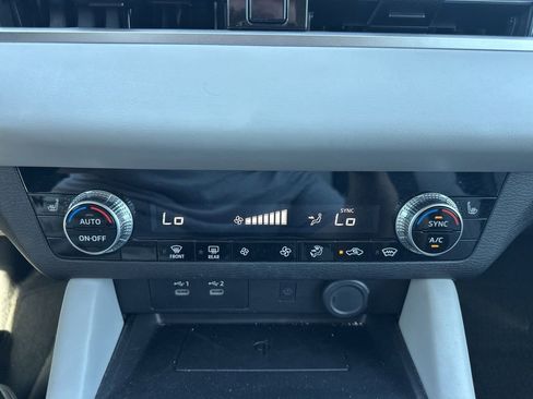Used 2025 Mitsubishi Outlander AWD image 25