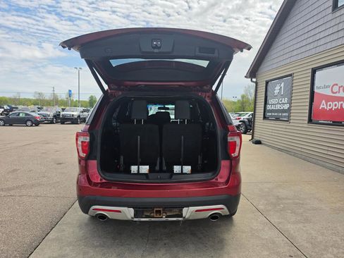 Used 2016 Ford Explorer XLT w/ Equipment Group 202A AWD/4WD image 17