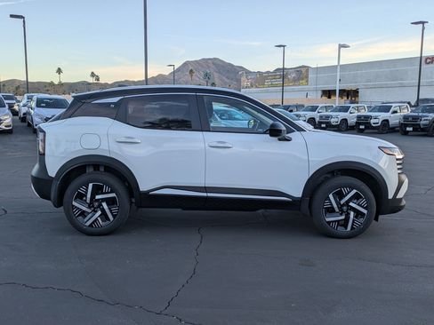 New 2026 Nissan Kicks SV w/ SV Premium Package FWD image 5