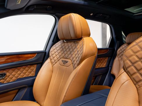 Used 2021 Bentley Bentayga w/ First Edition Specification AWD/4WD image 20