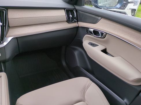 New 2026 Volvo XC90 B6 Plus w/ Protection Package Premier image 15