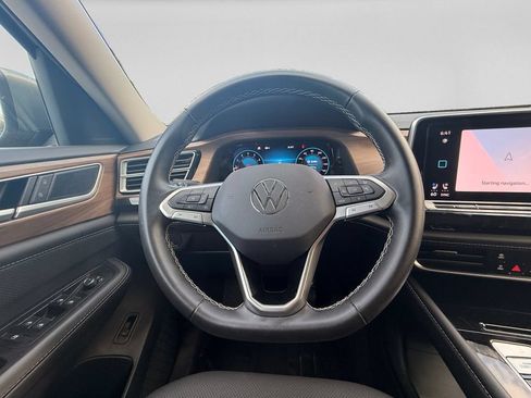 Used 2025 Volkswagen Atlas SE FWD image 12