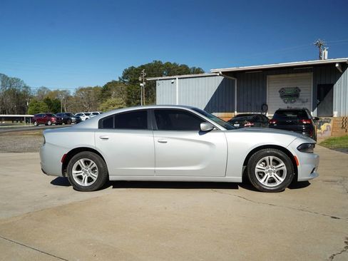 Used 2022 Dodge Charger SXT image 3