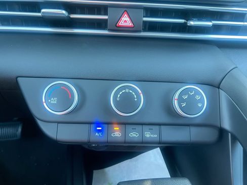 Used 2026 Hyundai Elantra SE FWD image 16