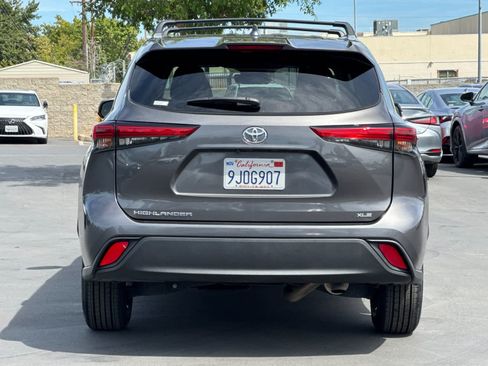 Used 2023 Toyota Highlander XLE FWD image 8