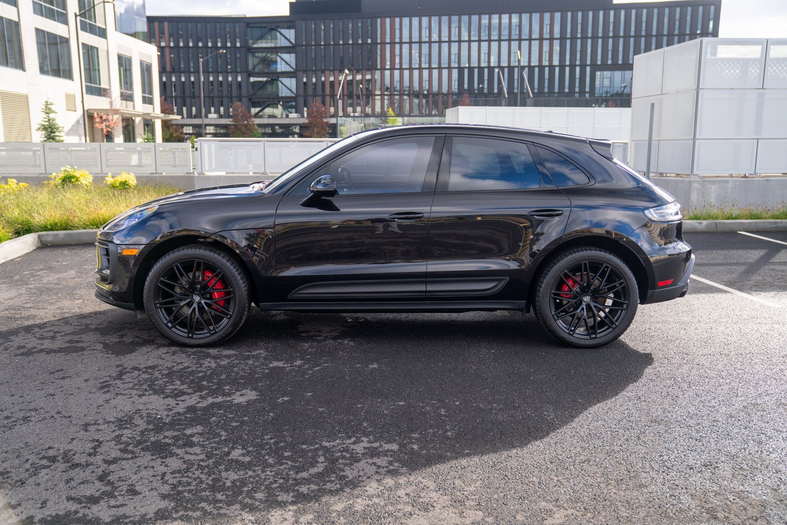 Certified 2023 Porsche Macan S AWD/4WD image 2