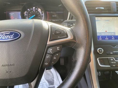 Used 2019 Ford Fusion SE image 18