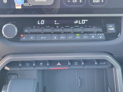 Used 2025 Toyota Tundra Limited w/ TRD Off-Road Package image 33