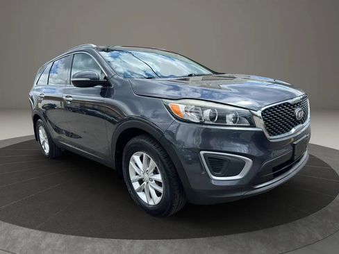 Used 2016 Kia Sorento LX image 3